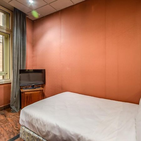 Castro Pretorio Easy Rooms Roma Ngoại thất bức ảnh