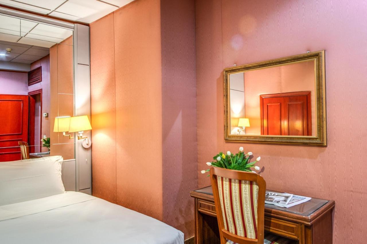 Castro Pretorio Easy Rooms Roma Ngoại thất bức ảnh